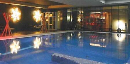 Piscina interior climatizada