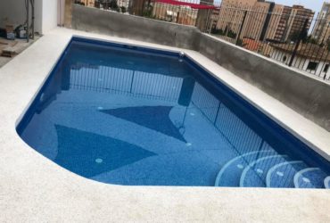 Piscina 8×4 más mosaico en terraza y ducha