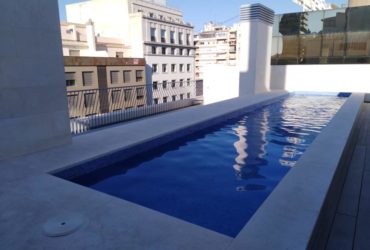 Piscina en azotea edificio