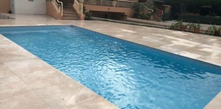 Piscina más terraza